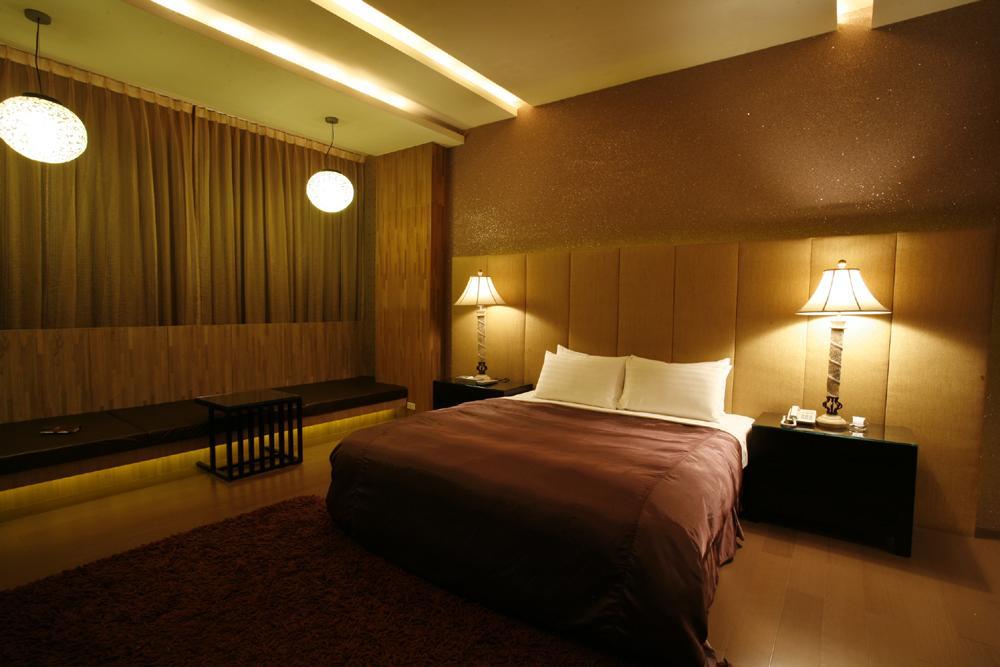 Chateau Boutique Motel Taichung Buitenkant foto
