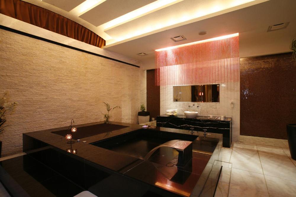 Chateau Boutique Motel Taichung Buitenkant foto